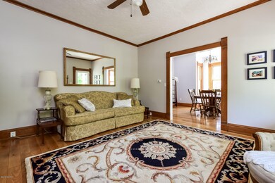 005-Living_Room-5816246-medium