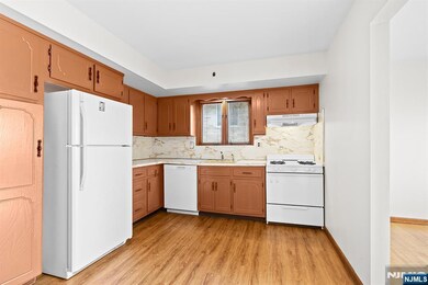 325 E Brinkerhoff Ave unit 2, Palisades Park, NJ 07650 - photo 5