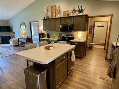 Great kitchen center island!