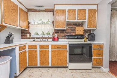 What a cute kitchen!  It has ample space to be cre