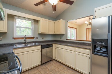 141 Settlers Cir, Jacksonville, NC 28546 - photo 3