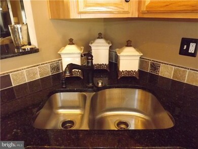 101 N Savanna Dr, Pottstown, PA 19465 - photo 3