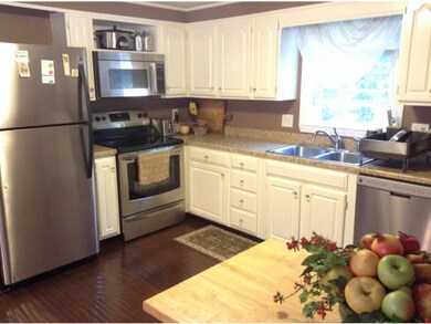 13 Cortland St, Londonderry, NH 03053 - photo 2