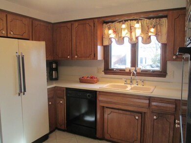 165 Leewood St, Manchester, NH 03103 - photo 5