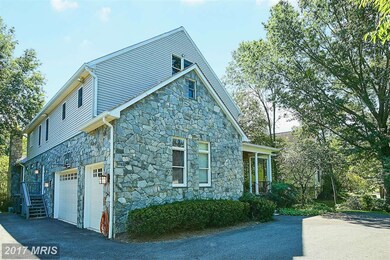 2113 Woodford Rd, Vienna, VA 22182 - photo 4