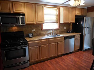 Kitchen. Gorgeous kitchen with stainless appliance