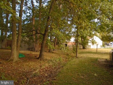 8206 Holly Rd, Clearwater Beach, MD 21226 - photo 3