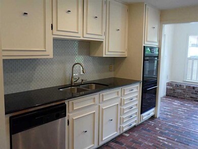 Kitchen. All fresh paint, new door and drawer hand