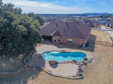 3905 Homestead Ct, Granbury, TX 76049 - photo 4