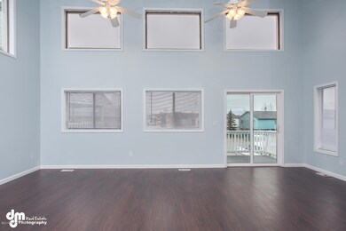9211 Sea Parrott Circle-large-020-Living