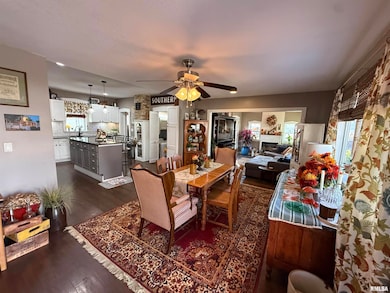 902 Adams St, Quincy, IL 62301 - photo 4