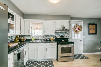 Eat-in kitchen