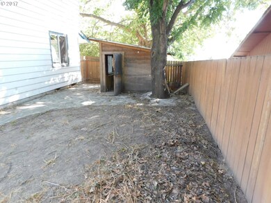1303 NW Carden Ave, Pendleton, OR 97801 - photo 5