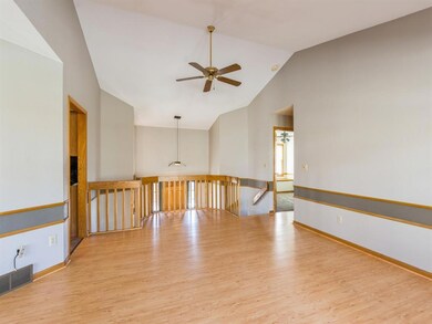 2510 Camelot Ave NW, Cedar Rapids, IA 52405 - photo 3