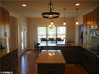 Kitchen - Open eat-in kitchen with granite counter