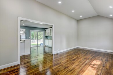 007_Living Room