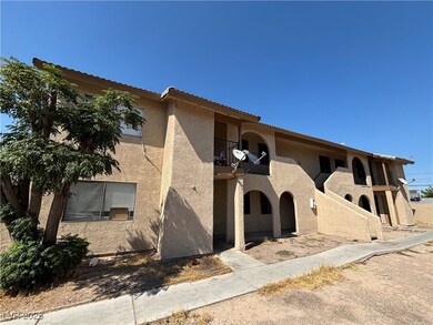 6940 Hopkins Dr unit D, Las Vegas, NV 89156 - photo 3