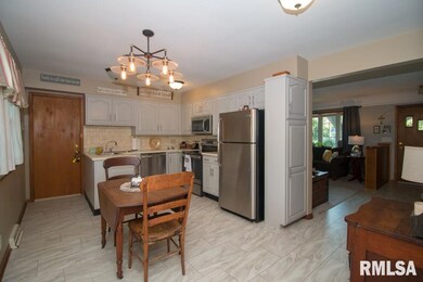 3811 N Pine St, Davenport, IA 52806 - photo 7