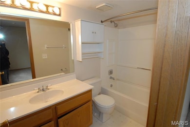 2506 Creve Coeur Mill Rd unit 8, Maryland Heights, MO 63043 - photo 2