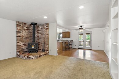 243 Dustin Way, Grants Pass, OR 97526 - photo 7