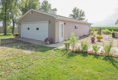 6847 Dole Rd, Mattoon, IL 61938 - photo 4