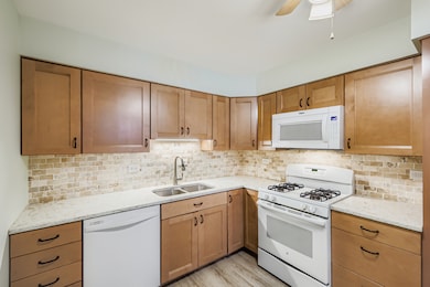 1575 Sandpebble Dr unit 113, Wheeling, IL 60090 - photo 3