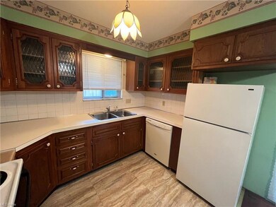 1510 Hilton Dr, Akron, OH 44313 - photo 5