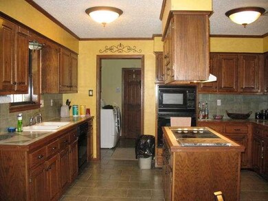 Spacious Kitchen w/Tile Countertops and Island w/S