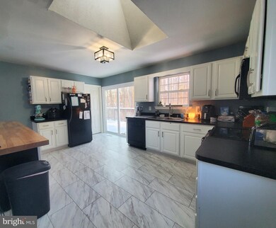 4226 N Shore Dr, Prince Frederick, MD 20678 - photo 3