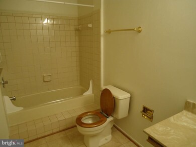 1913B Villaridge Dr, Reston, VA 20191 - photo 6