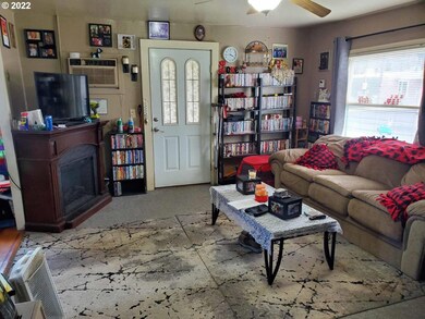 215 N Chase St, Heppner, OR 97836 - photo 2