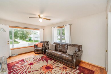 1216 Saint Andrews Ave, Waterloo, IA 50701 - photo 5