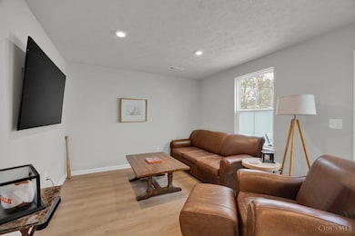 34 Wentworth Ln, Cincinnati, OH 45236 - photo 3