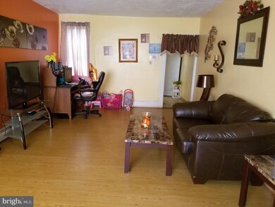 822 Locust St, Reading, PA 19604 - photo 3