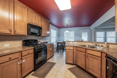 4709 Lake Line Ct, Alvin, TX 77511 - photo 5