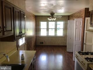 8806 Braeside Dr, Lanham, MD 20706 - photo 4