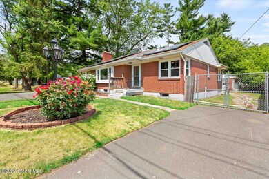 33 Hampton Ave, Rensselaer, NY 12144 - photo 2