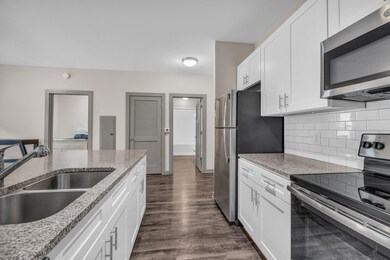 7-web-or-mls-782-riverfront-pkwy-211
