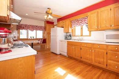 32 Rowena St, Worcester, MA 01606 - photo 5