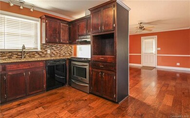 1949 Davis Cir unit 14, Clover, SC 29710 - photo 3