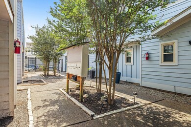 Charming Townhome Just 2 Blocks from UTMB!
Ideal