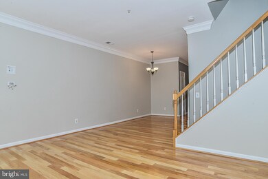 1722 Kingsgate Ct, Alexandria, VA 22302 - photo 4