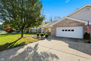 545 Moonglow Ln, Indianapolis, IN 46217 - photo 2