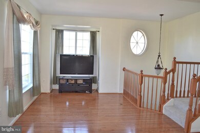 12253 Maidstone Ct, Woodbridge, VA 22192 - photo 3