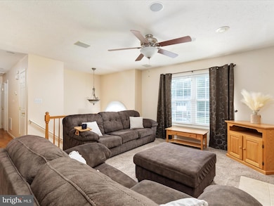 140 Leviticus Dr, Bunker Hill, WV 25413 - photo 5