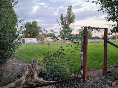 415 Holdrege Ave, Basin, WY 82410 - photo 5