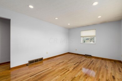 1760 Coronet Dr, Columbus, OH 43224 - photo 4