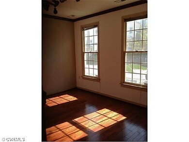 Living Room - Wonderful light!