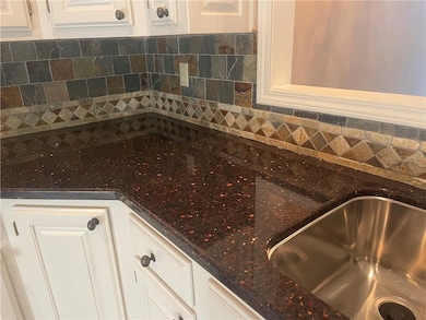 10311 Garnett St, Overland Park, KS 66214 - photo 5