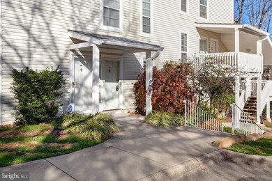 11966 Cardamom Dr, Woodbridge, VA 22192 - photo 2